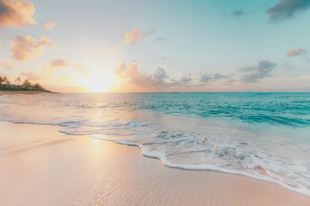 Sandstrand bei Sonnenuntergang